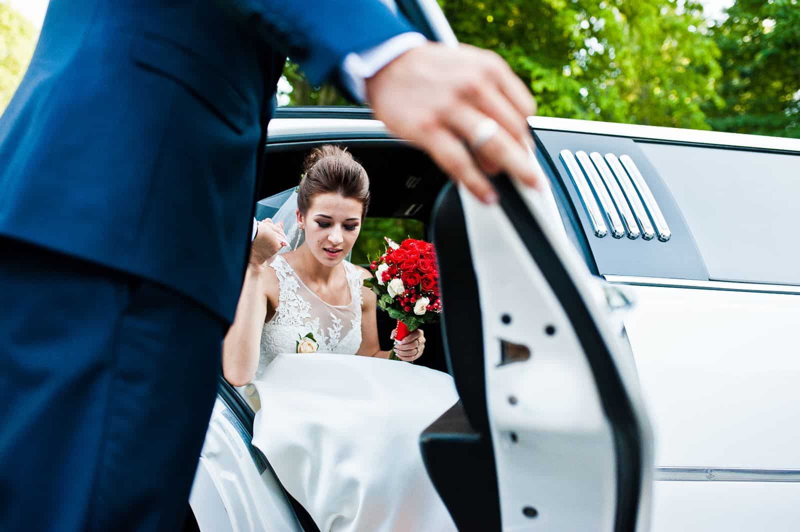 Chauffeur service Stretch Wedding limo Wedding Limo Service